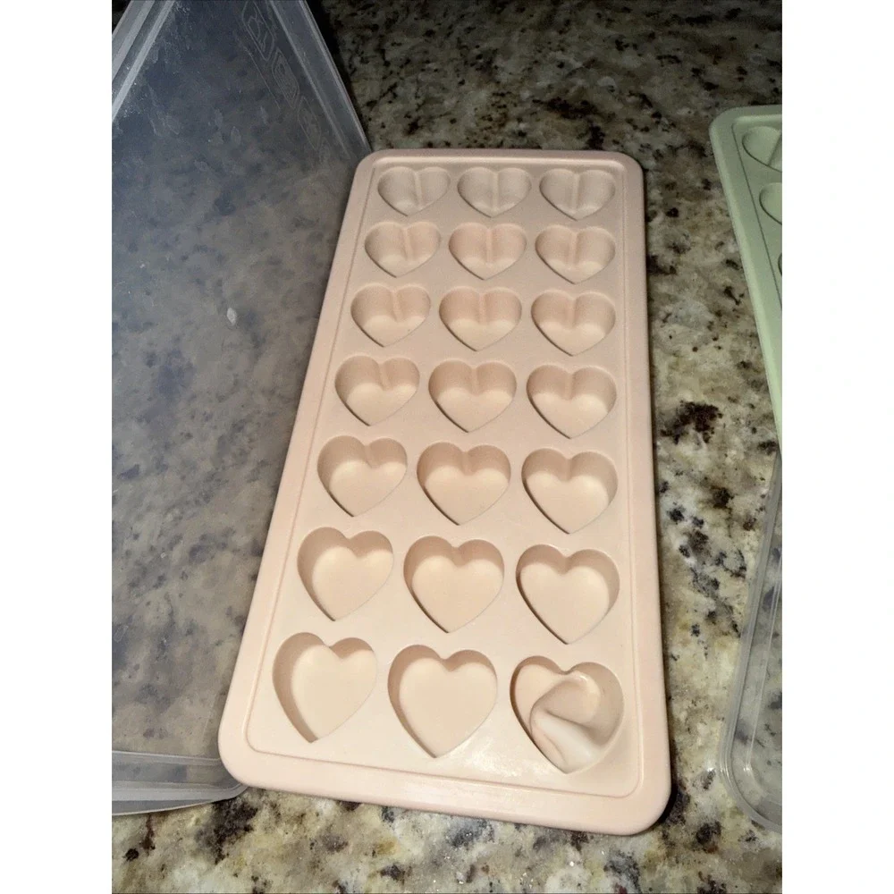 21-Cavity Heart Shape Ice Cube Tray Silicone Ice Mold with Removable Lid (2)5267